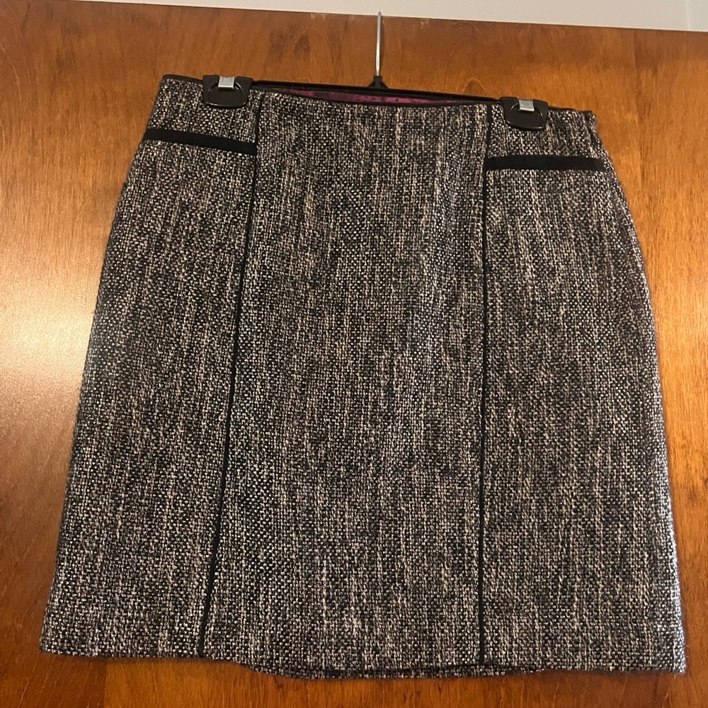 White House Black Market Black and Gray Knee-Length Pencil Skirt